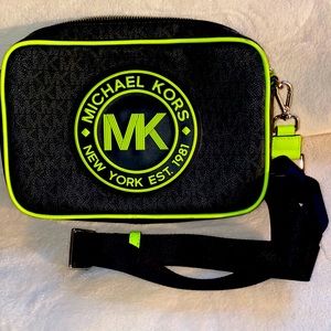 Michael Kors. Crossbody. Like NEW! Used once!!
